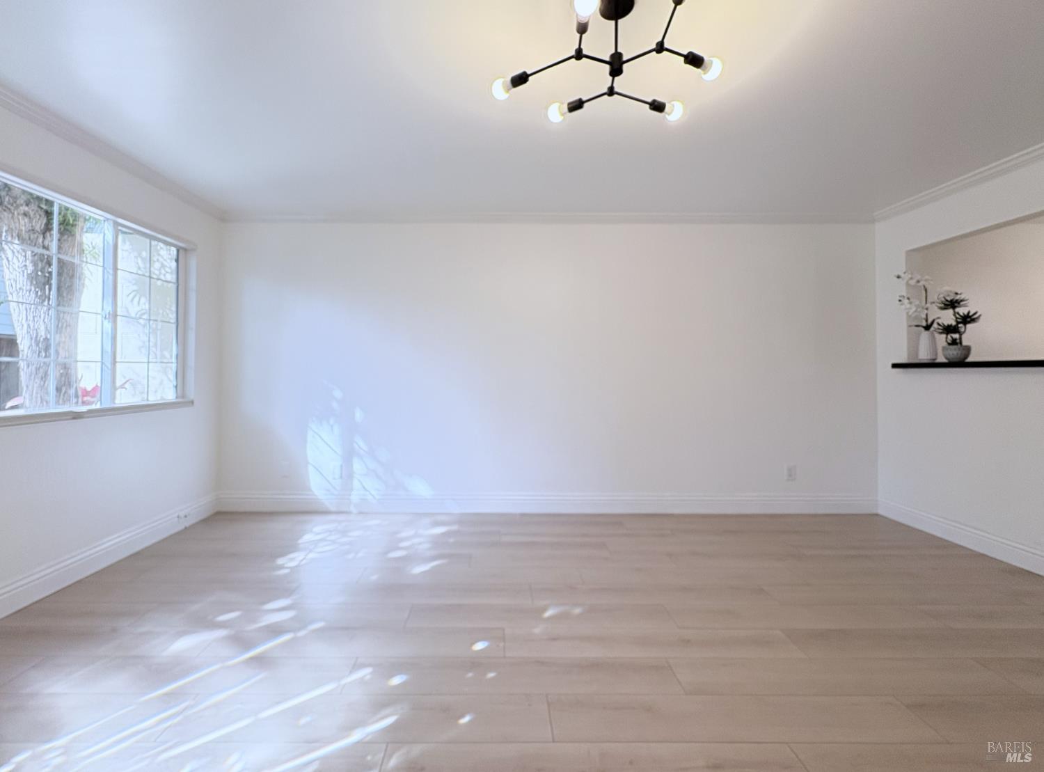 Detail Gallery Image 3 of 24 For 5242 Miles Ave #APT C,  Oakland,  CA 94618 - 2 Beds | 1 Baths