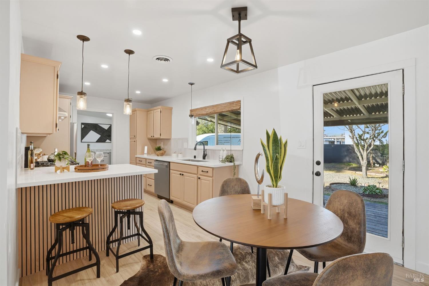 Detail Gallery Image 13 of 34 For 1316 Empire St, Fairfield,  CA 94533 - 3 Beds | 1 Baths