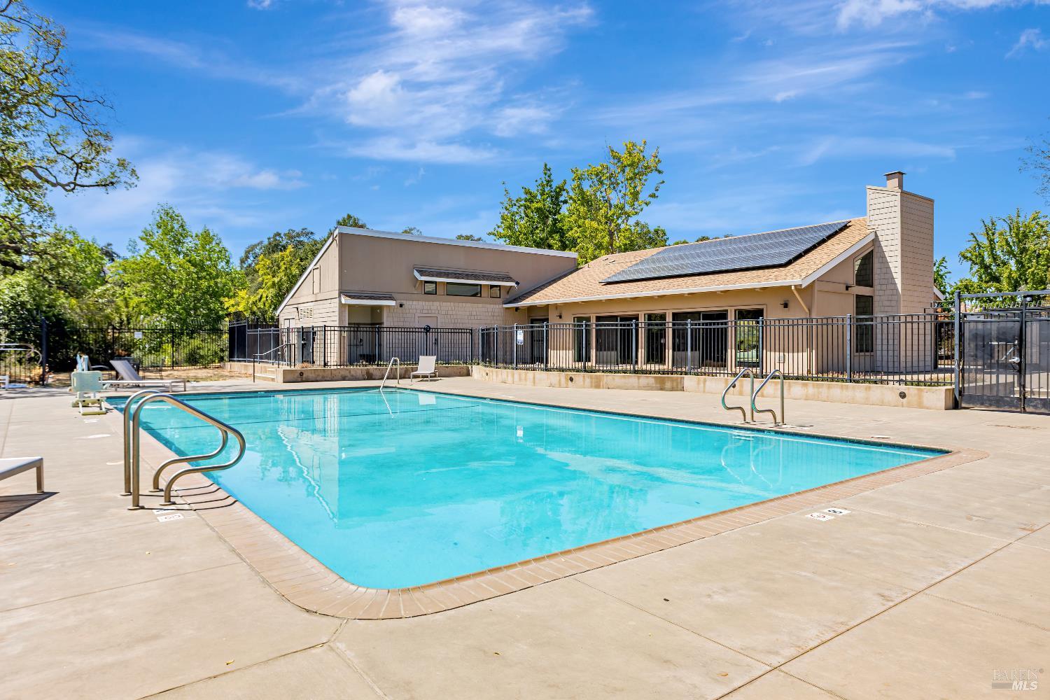 Detail Gallery Image 35 of 36 For 1 Oak Crest Ct #D,  Novato,  CA 94947 - 3 Beds | 2/1 Baths