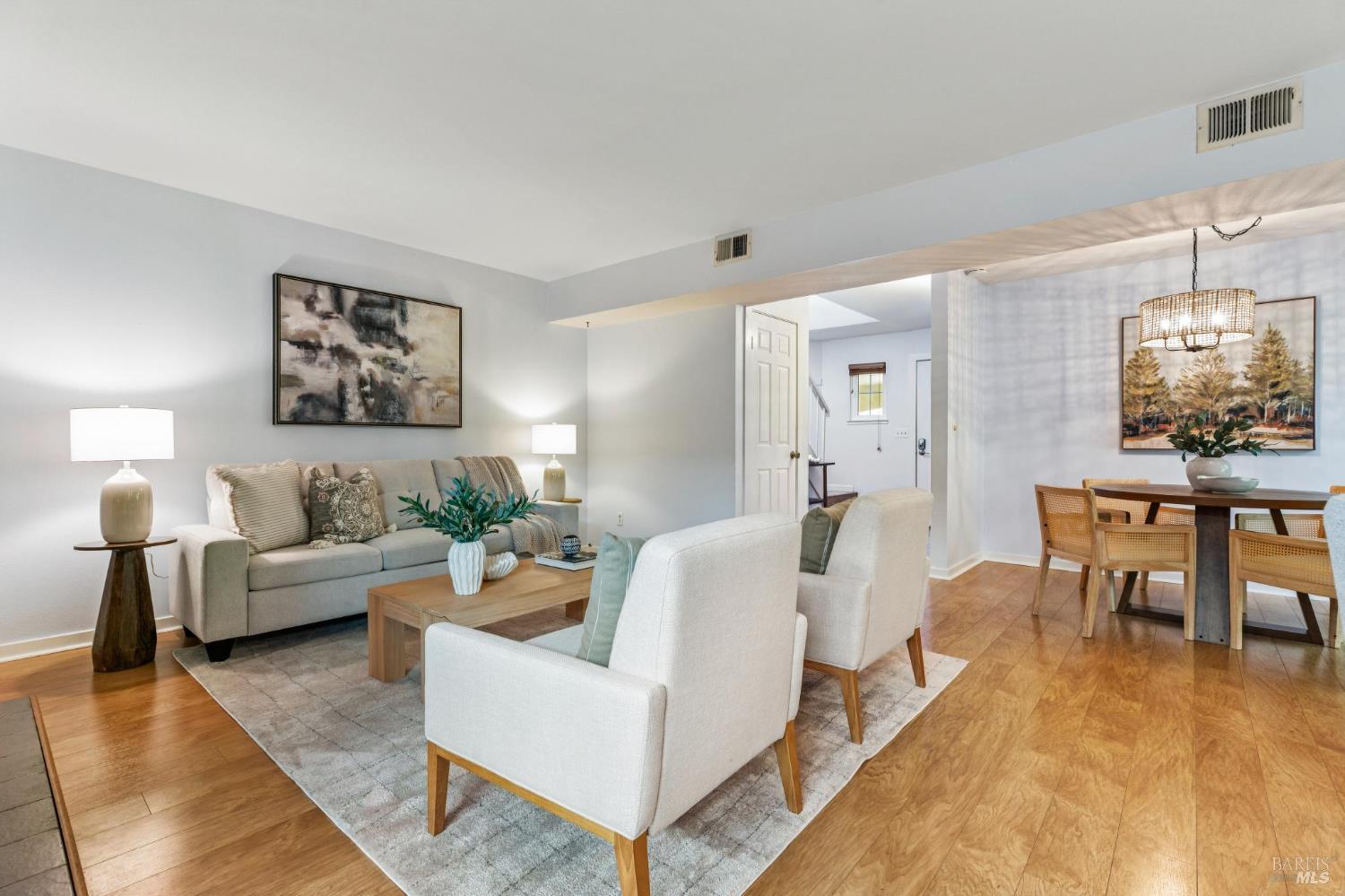 Detail Gallery Image 7 of 32 For 818 2nd St, Sonoma,  CA 95476 - 3 Beds | 2/1 Baths