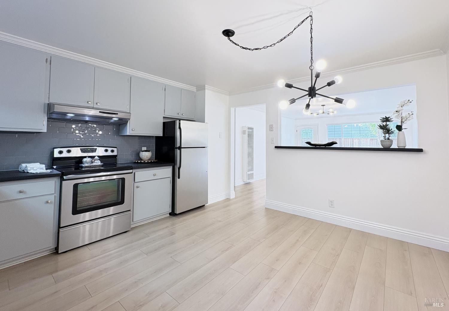 Detail Gallery Image 9 of 24 For 5242 Miles Ave #APT C,  Oakland,  CA 94618 - 2 Beds | 1 Baths