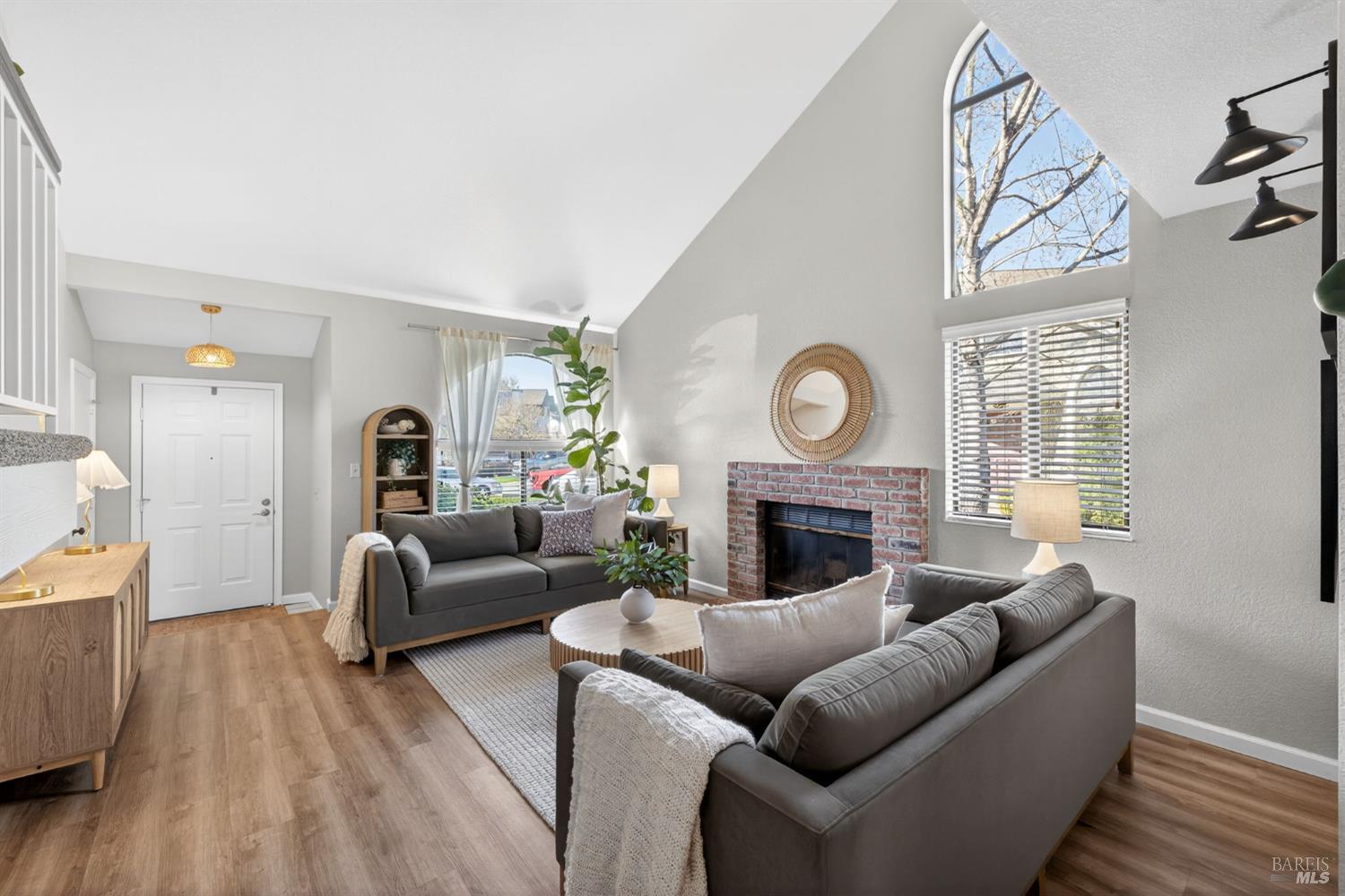 Detail Gallery Image 9 of 48 For 207 Othello Ct, Windsor,  CA 95492 - 4 Beds | 3 Baths