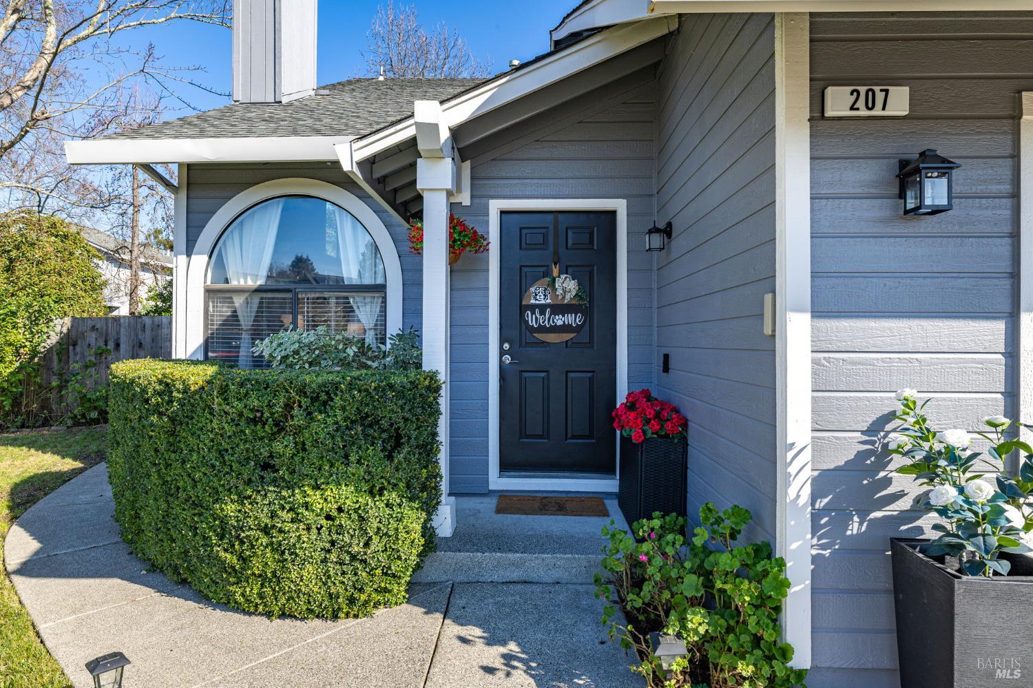 Detail Gallery Image 4 of 48 For 207 Othello Ct, Windsor,  CA 95492 - 4 Beds | 3 Baths