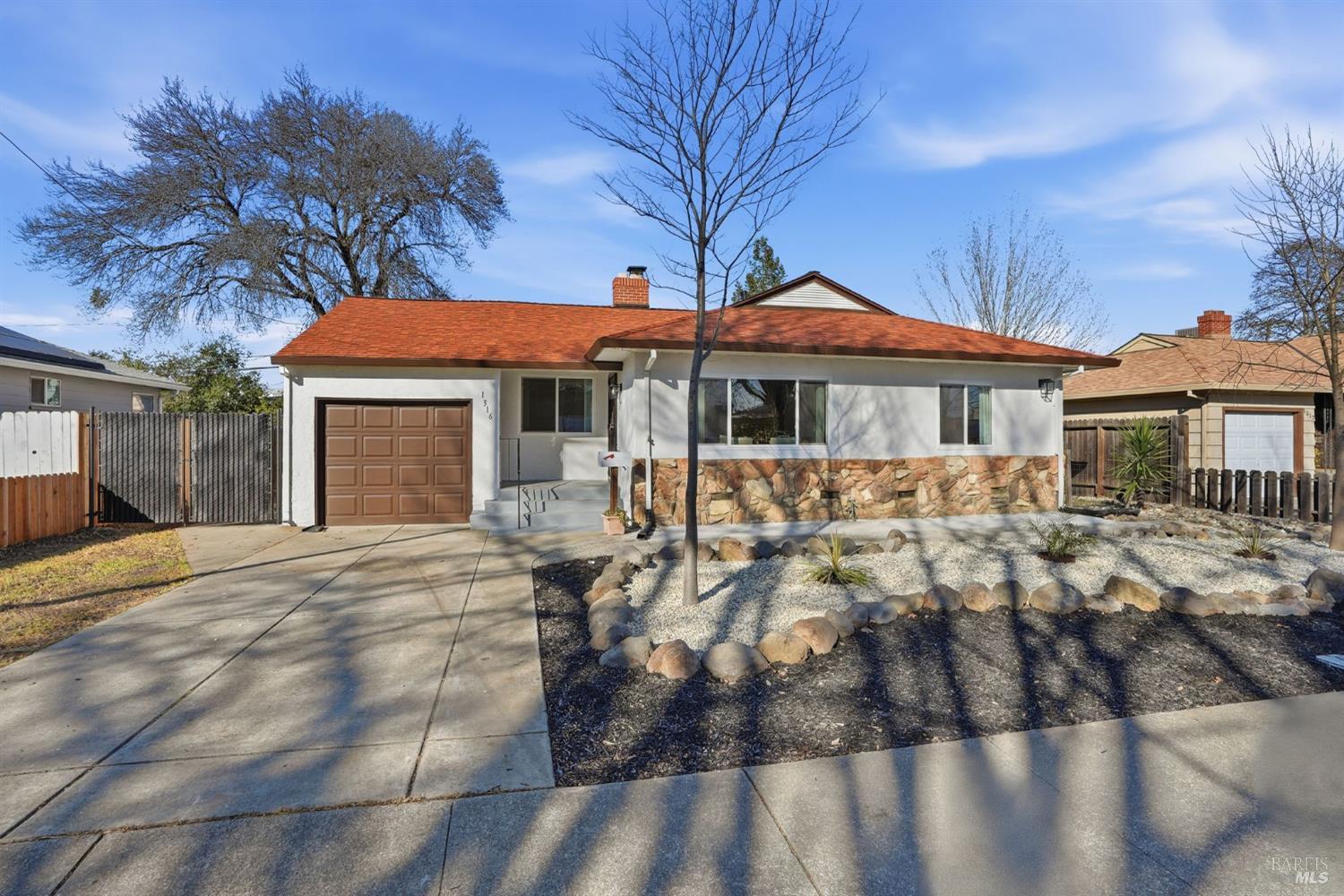 Detail Gallery Image 4 of 34 For 1316 Empire St, Fairfield,  CA 94533 - 3 Beds | 1 Baths