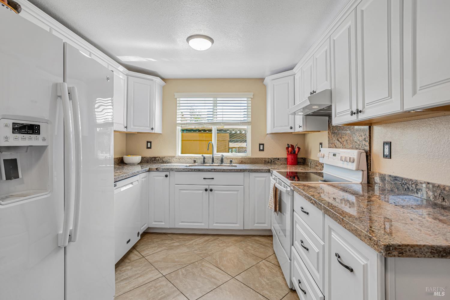 Detail Gallery Image 11 of 36 For 1 Oak Crest Ct #D,  Novato,  CA 94947 - 3 Beds | 2/1 Baths