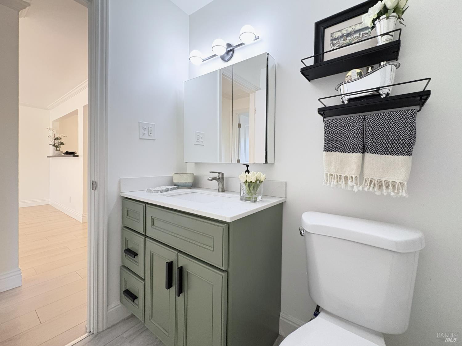 Detail Gallery Image 17 of 24 For 5242 Miles Ave #APT C,  Oakland,  CA 94618 - 2 Beds | 1 Baths