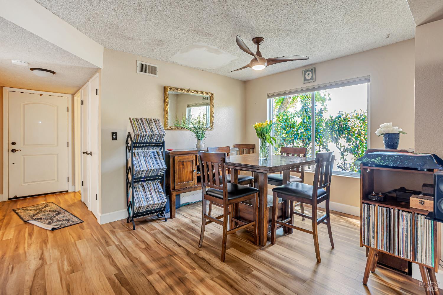 Detail Gallery Image 15 of 36 For 1 Oak Crest Ct #D,  Novato,  CA 94947 - 3 Beds | 2/1 Baths