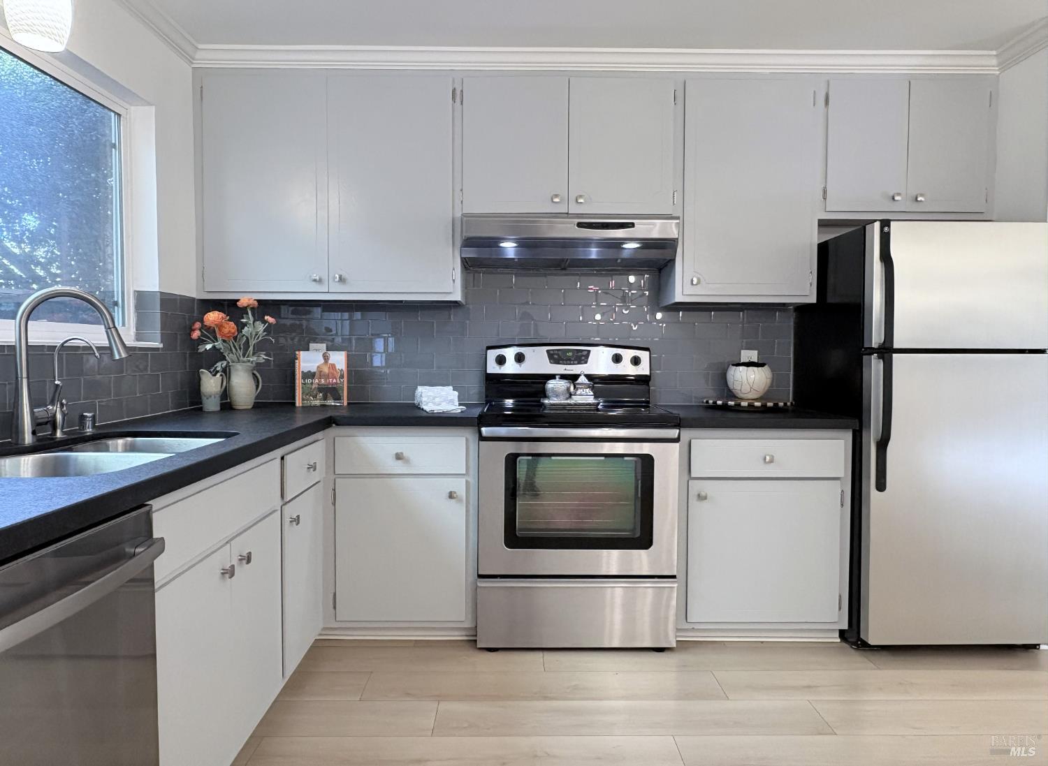 Detail Gallery Image 8 of 24 For 5242 Miles Ave #APT C,  Oakland,  CA 94618 - 2 Beds | 1 Baths