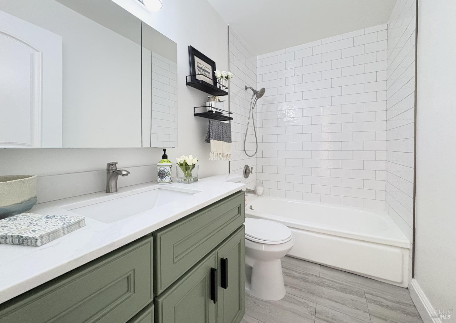 Detail Gallery Image 16 of 24 For 5242 Miles Ave #APT C,  Oakland,  CA 94618 - 2 Beds | 1 Baths