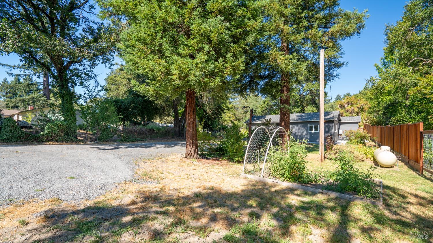 Detail Gallery Image 6 of 35 For 1550 Laguna Rd, Santa Rosa,  CA 95401 - 3 Beds | 2 Baths