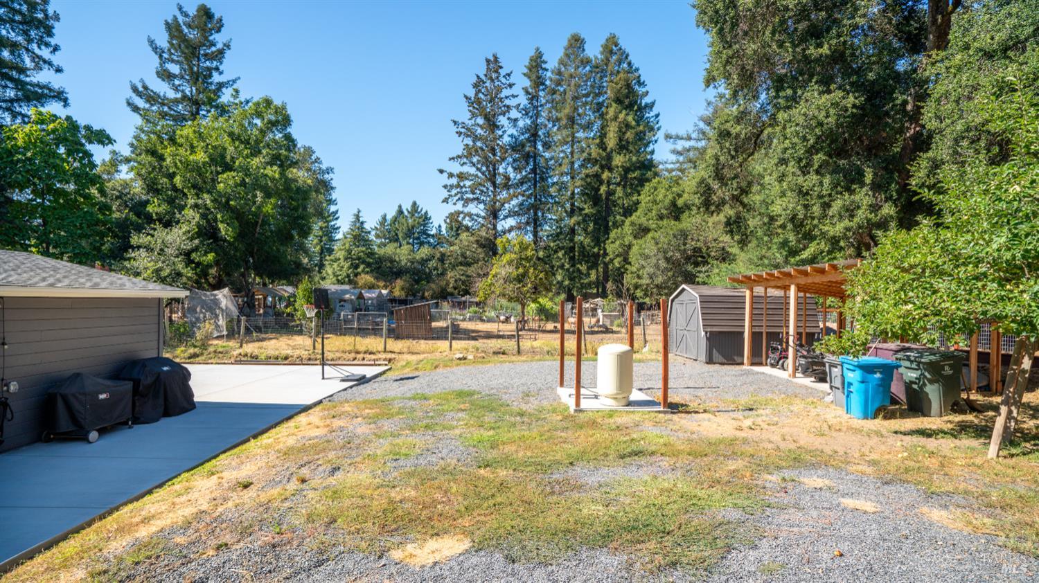 Detail Gallery Image 12 of 35 For 1550 Laguna Rd, Santa Rosa,  CA 95401 - 3 Beds | 2 Baths