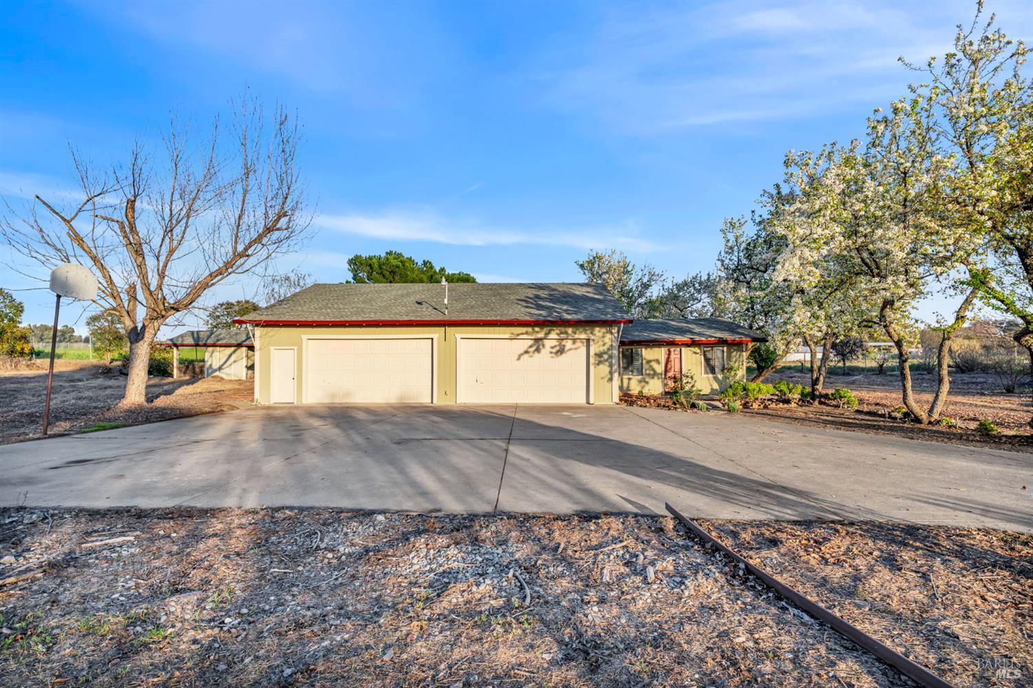 Detail Gallery Image 7 of 93 For 7562 Paddon Rd, Vacaville,  CA 95688 - 3 Beds | 2 Baths