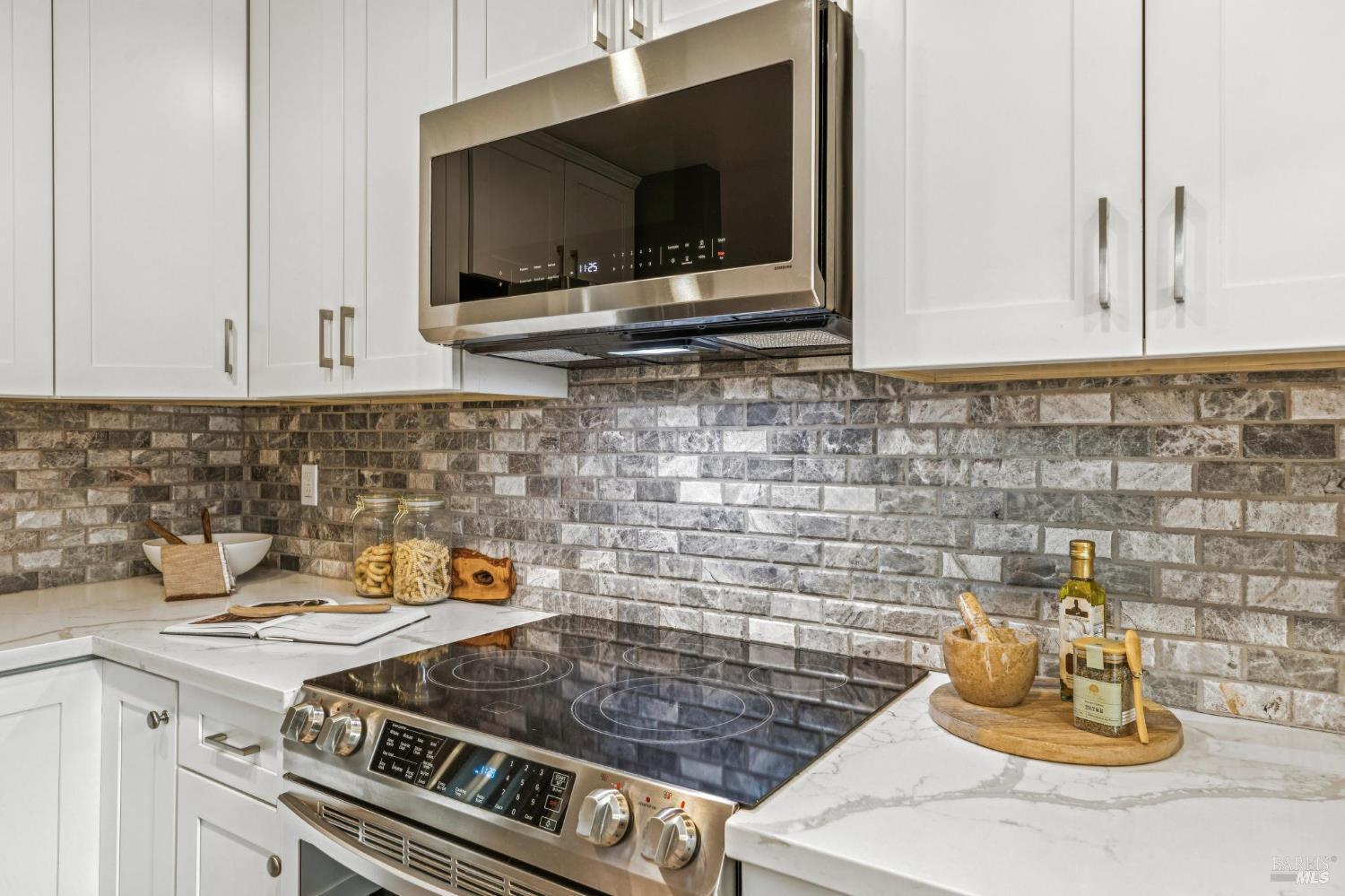 Detail Gallery Image 12 of 32 For 818 2nd St, Sonoma,  CA 95476 - 3 Beds | 2/1 Baths