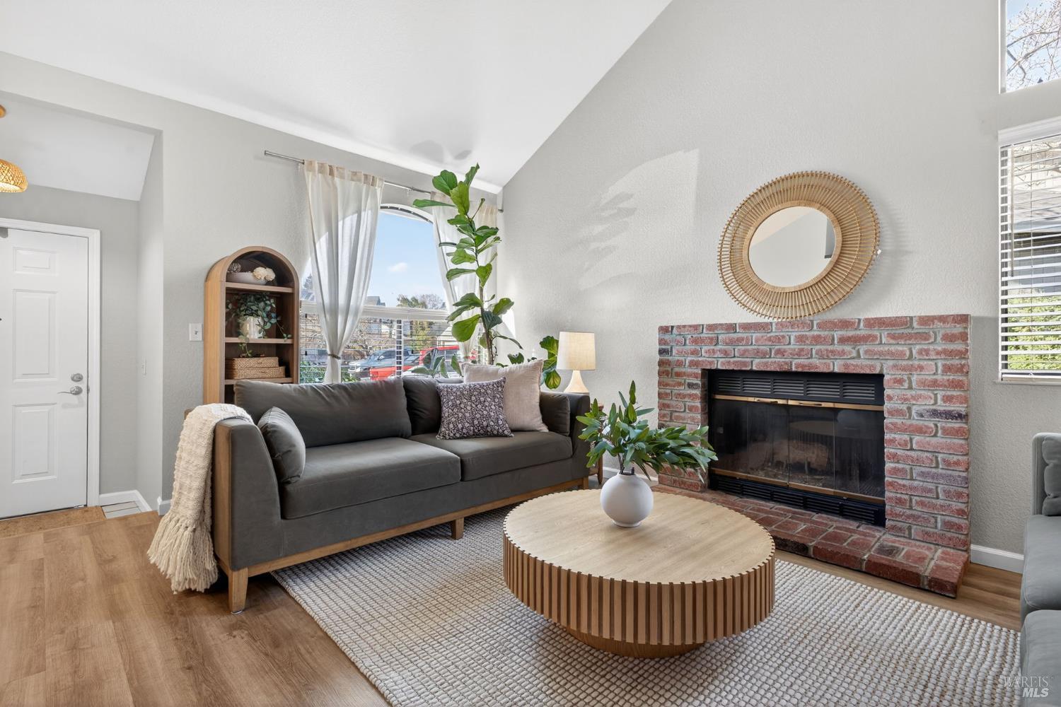 Detail Gallery Image 11 of 48 For 207 Othello Ct, Windsor,  CA 95492 - 4 Beds | 3 Baths