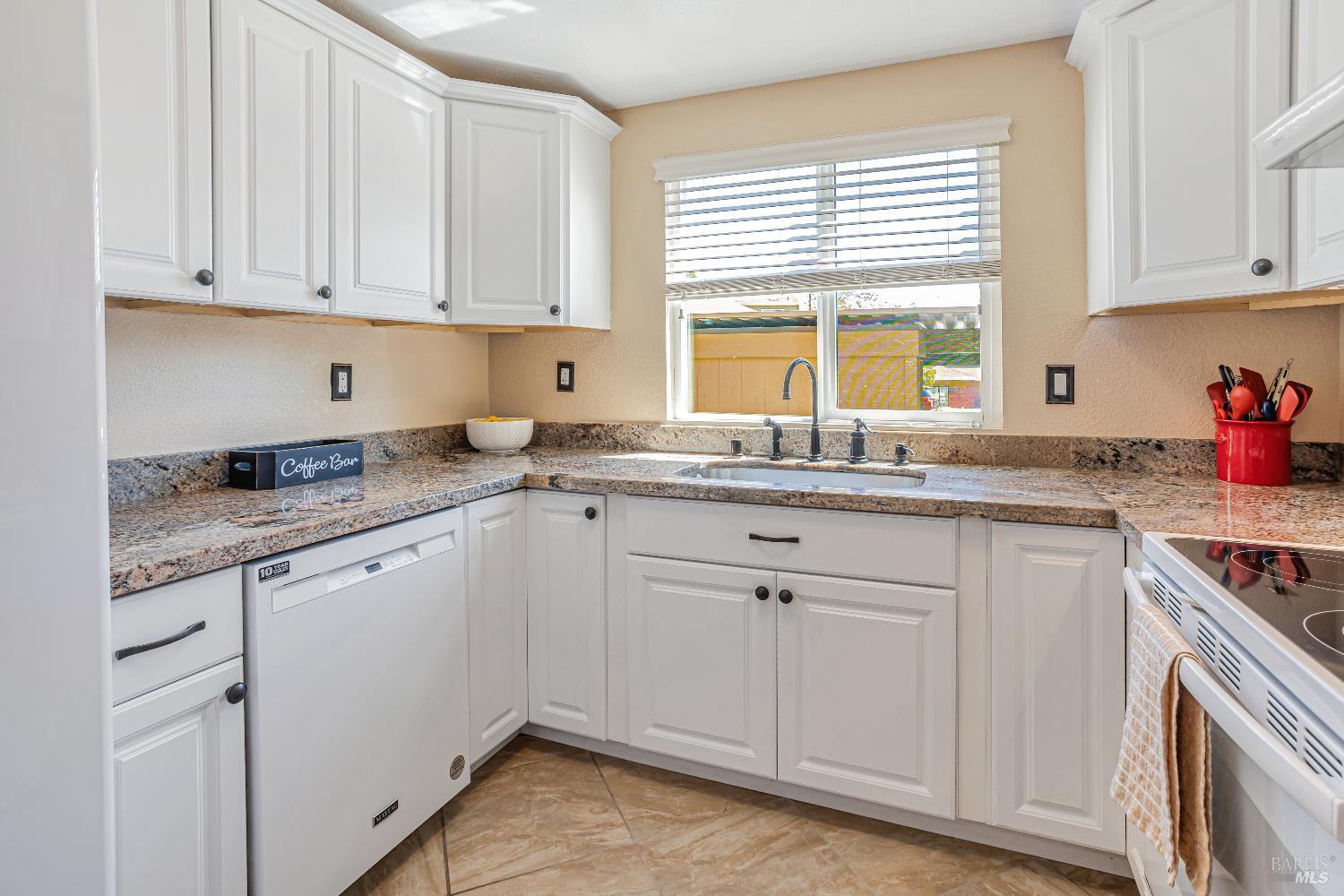 Detail Gallery Image 13 of 36 For 1 Oak Crest Ct #D,  Novato,  CA 94947 - 3 Beds | 2/1 Baths