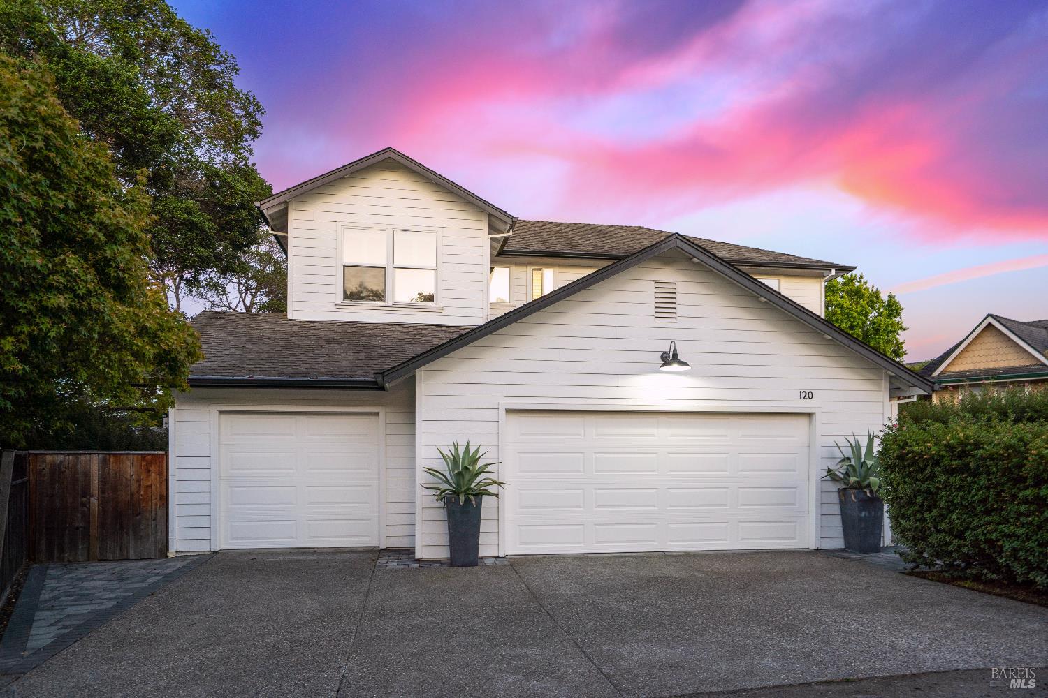 Detail Gallery Image 2 of 56 For 120 Eichten Ln, Penngrove,  CA 94951 - 4 Beds | 2/1 Baths