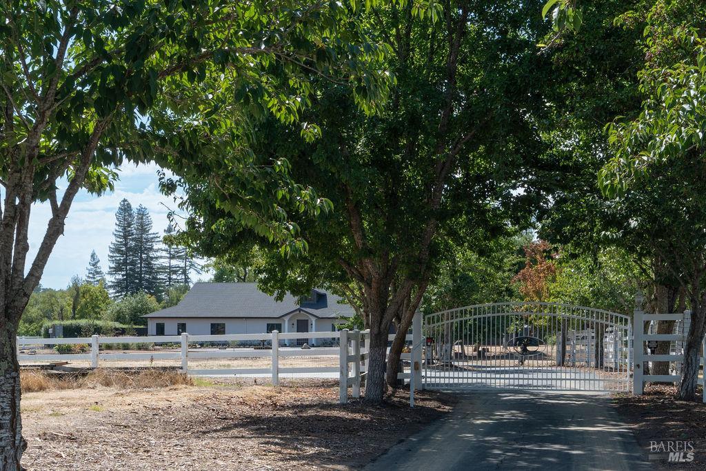 Detail Gallery Image 6 of 61 For 695 Quietwater Rd, Santa Rosa,  CA 95404 - 4 Beds | 3/1 Baths