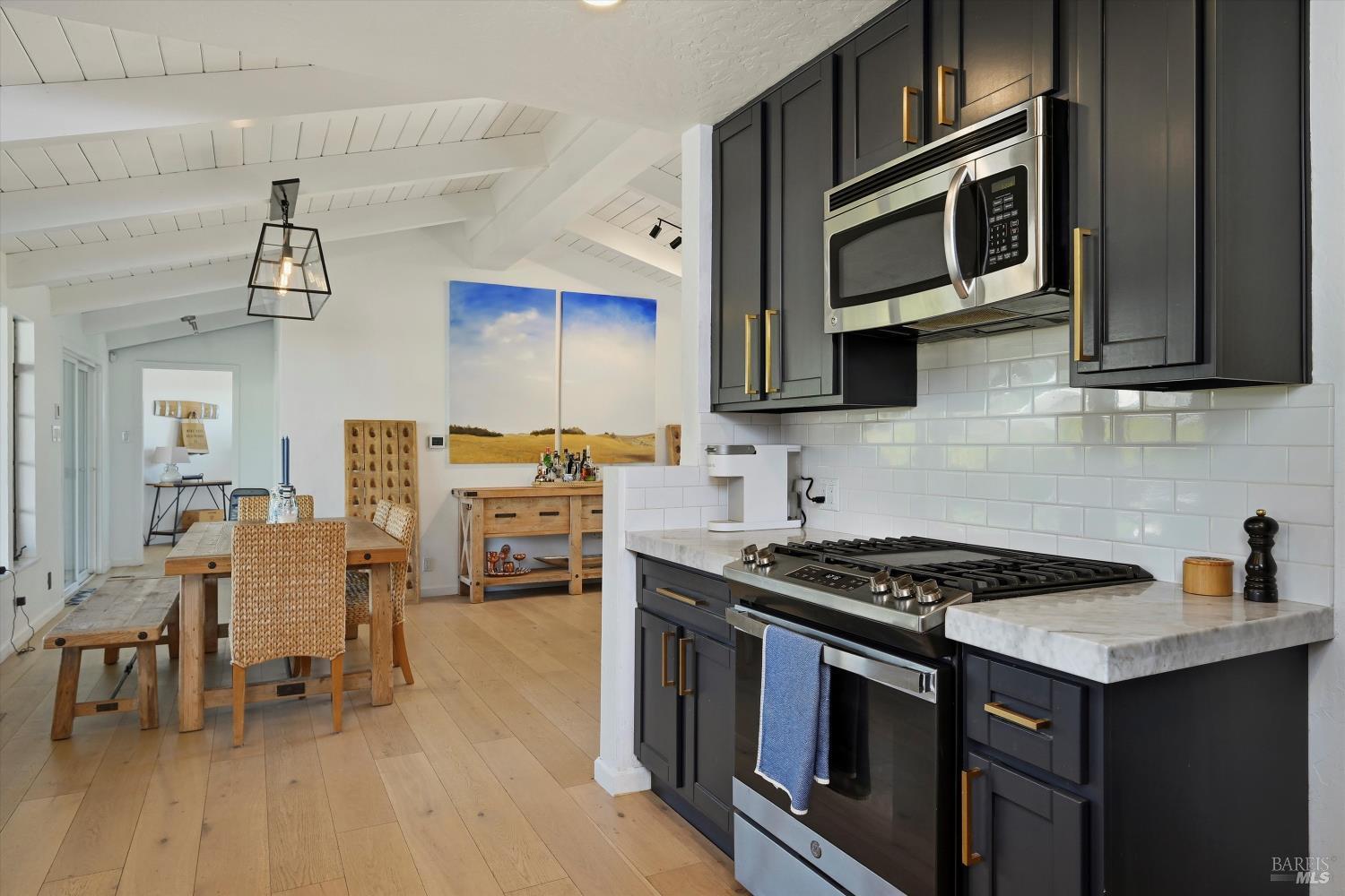 Detail Gallery Image 14 of 52 For 7616 Highway 128 Unkn, Healdsburg,  CA 95448 - 3 Beds | 3 Baths