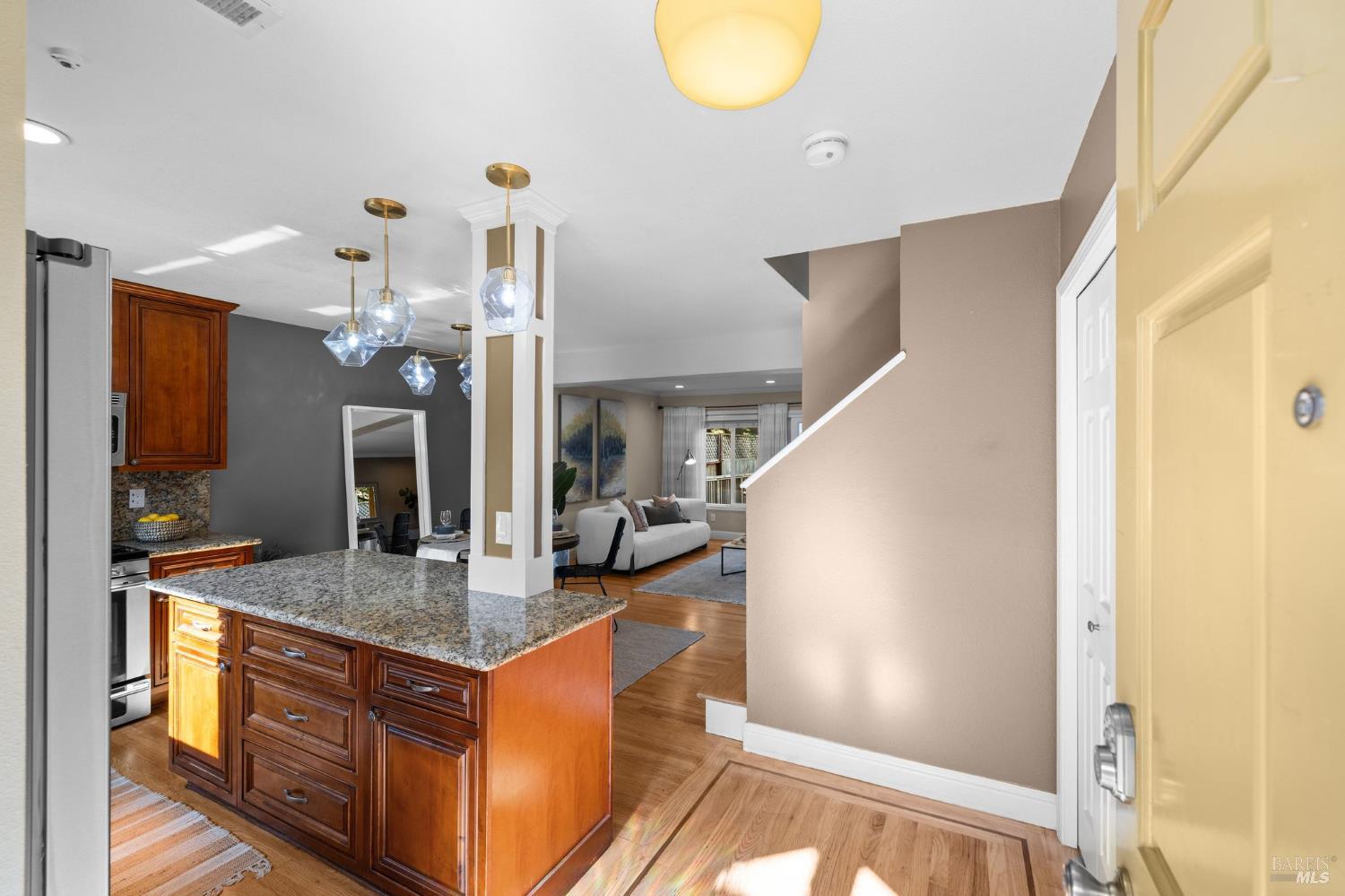 Detail Gallery Image 3 of 54 For 12 Rain Tree Ct, Petaluma,  CA 94952 - 3 Beds | 1/1 Baths