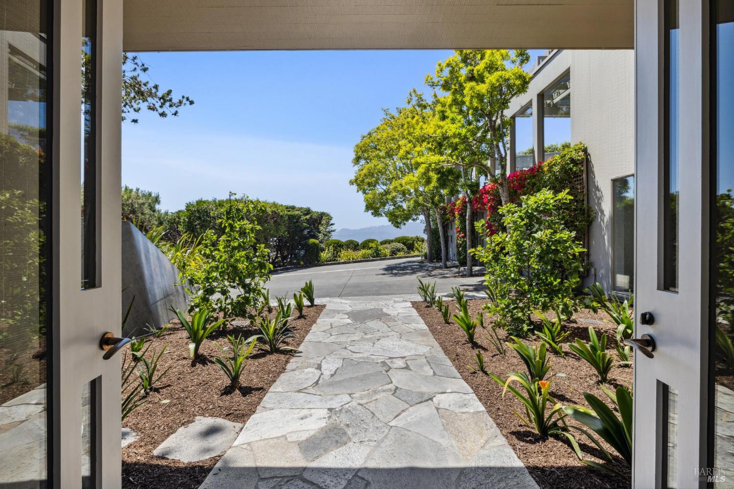 Detail Gallery Image 78 of 99 For 83 Mount Tiburon Rd, Tiburon,  CA 94920 - 6 Beds | 5/1 Baths