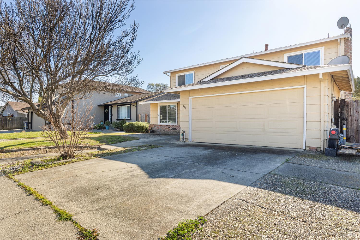 Detail Gallery Image 3 of 41 For 380 Claridge Ct, Vacaville,  CA 95687 - 4 Beds | 2/1 Baths