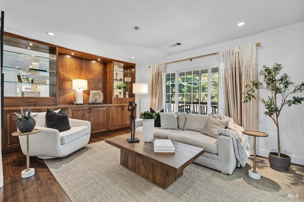 Detail Gallery Image 4 of 61 For 1022 Berry Ln, Napa,  CA 94558 - 4 Beds | 3 Baths