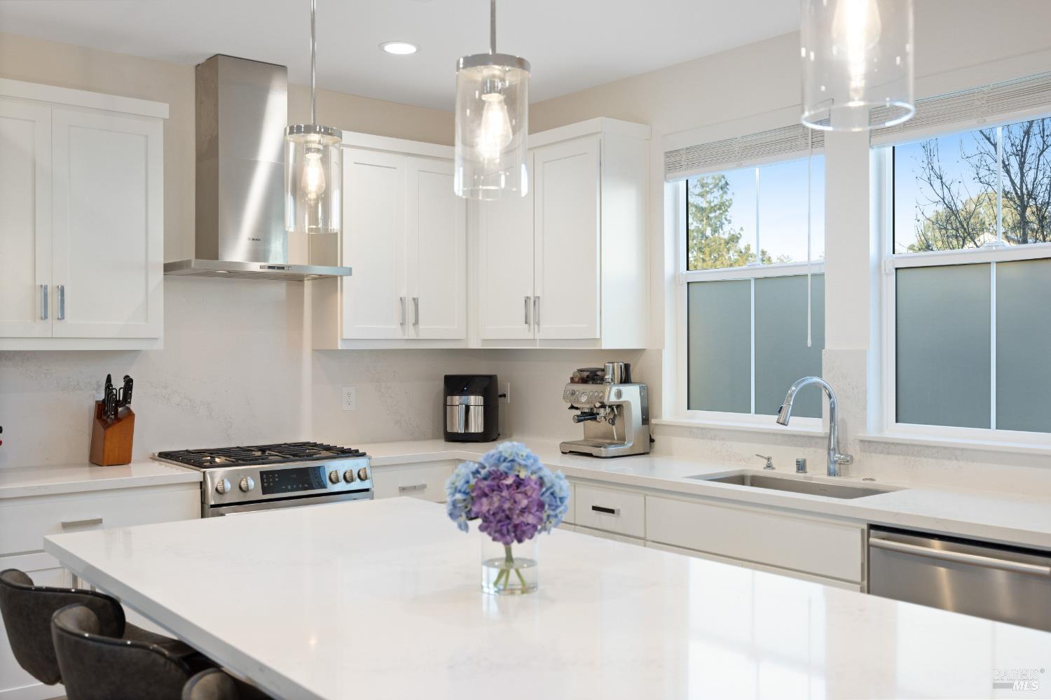 Detail Gallery Image 14 of 44 For 1747 Linden Ln, Santa Rosa,  CA 95404 - 3 Beds | 2/1 Baths