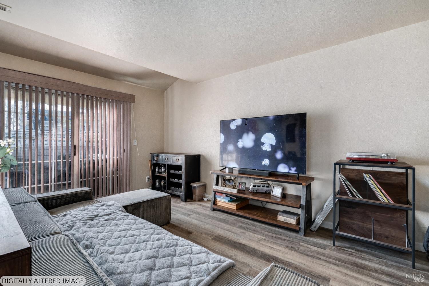 Detail Gallery Image 10 of 44 For 590 Laurel Grove Cir, Santa Rosa,  CA 95407 - 2 Beds | 2/1 Baths