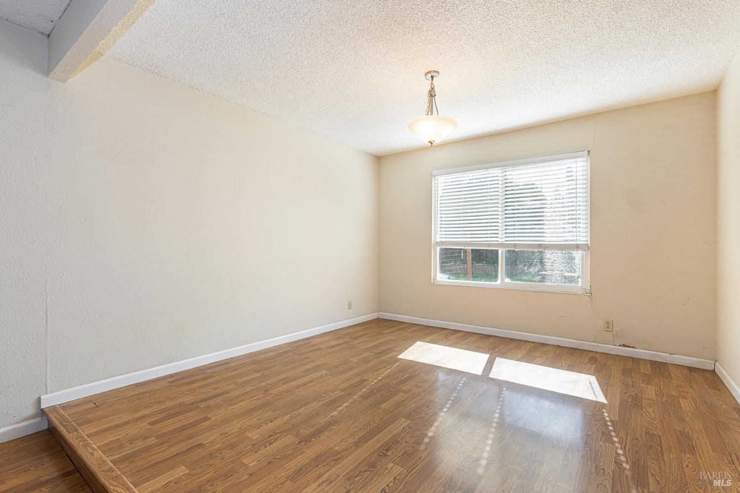 Detail Gallery Image 8 of 41 For 380 Claridge Ct, Vacaville,  CA 95687 - 4 Beds | 2/1 Baths