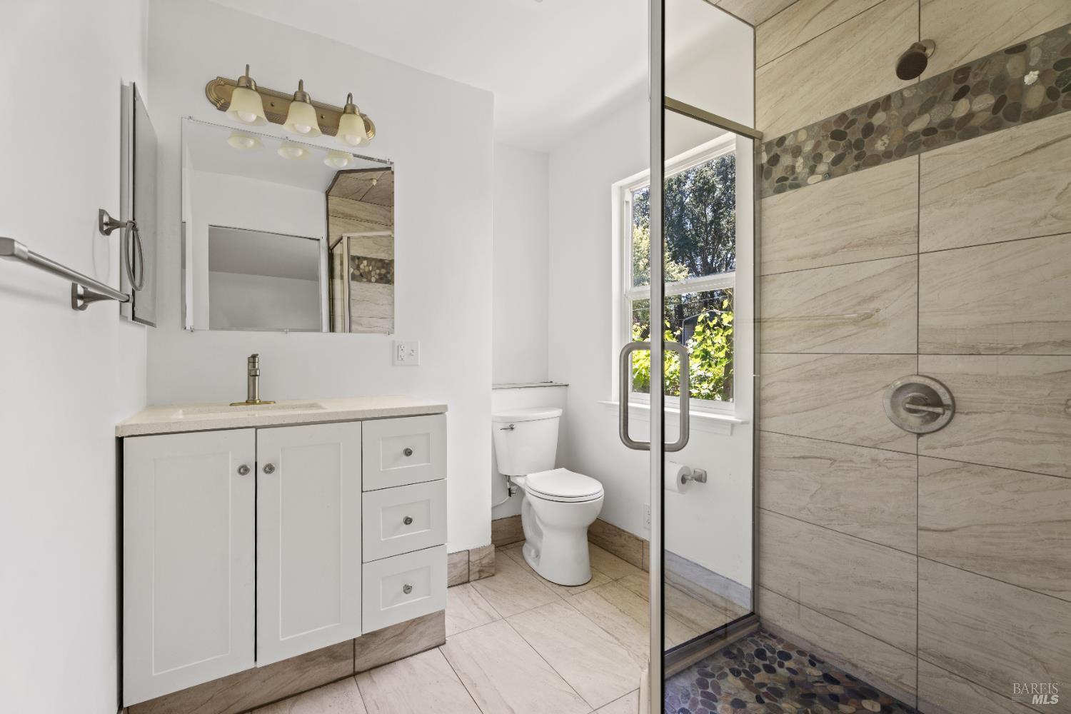 Detail Gallery Image 11 of 20 For 2025 Valley Rd, Willits,  CA 95490 - 2 Beds | 2 Baths