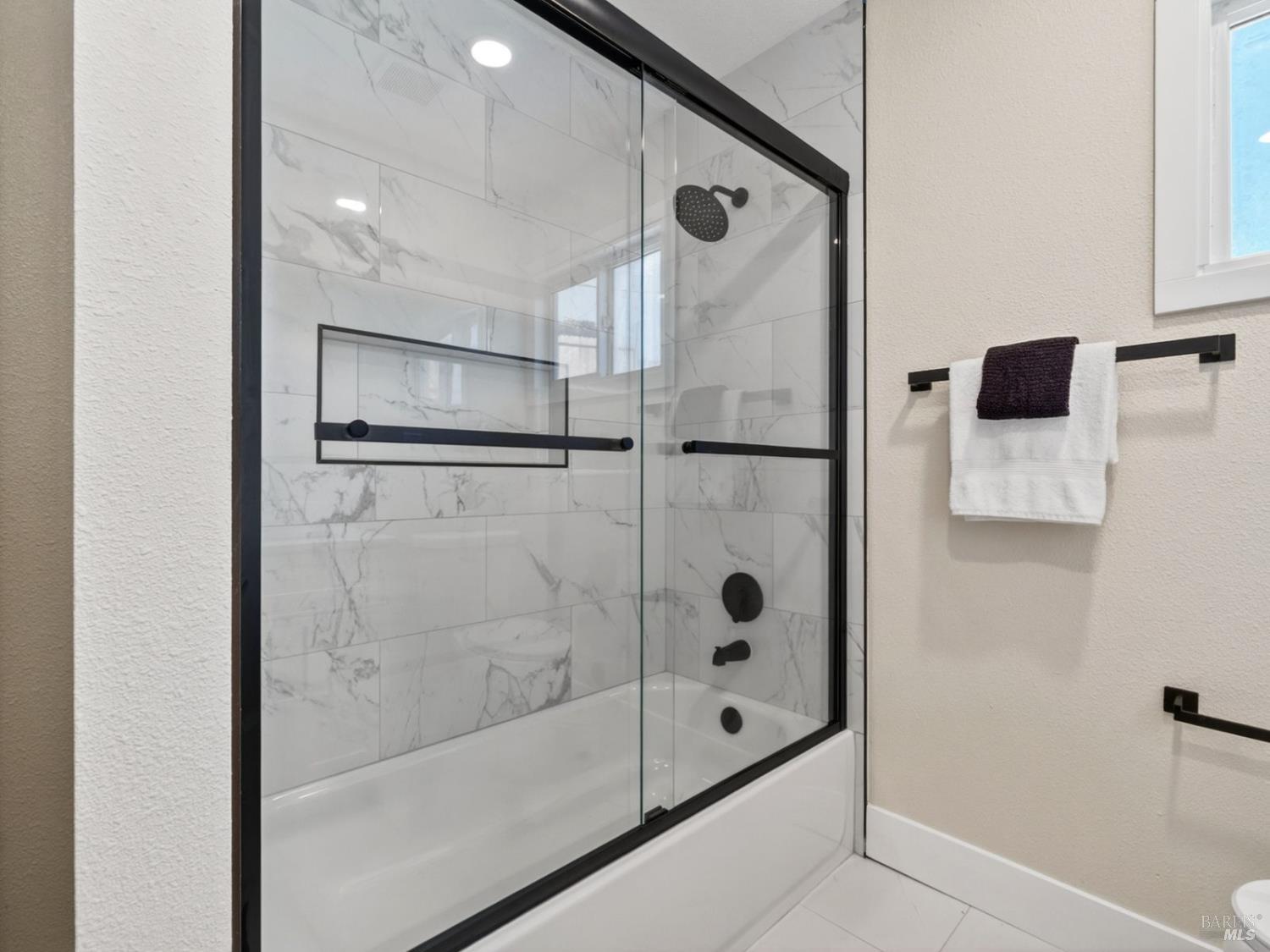 Detail Gallery Image 11 of 44 For 1014 Henry Ct, Vallejo,  CA 94591 - 3 Beds | 2 Baths