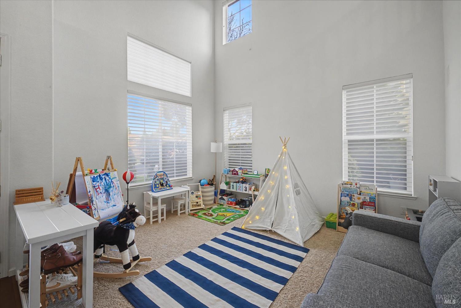 Detail Gallery Image 12 of 65 For 931 Zephyr Ln, Vacaville,  CA 95687 - 4 Beds | 2/1 Baths