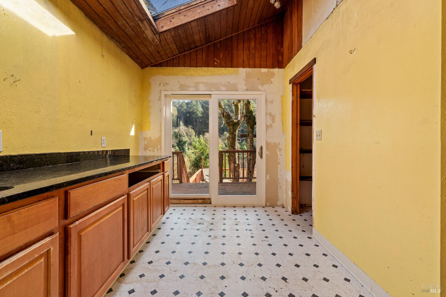 Detail Gallery Image 9 of 30 For 10959 Sunset Ave, Forestville,  CA 95436 - 1 Beds | 1 Baths