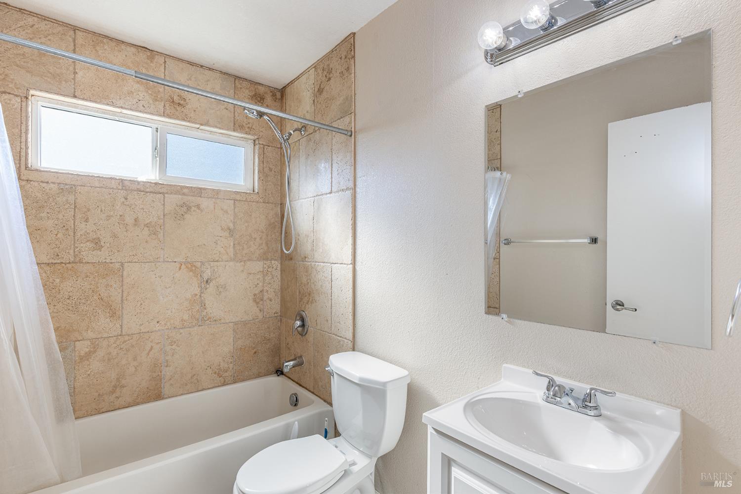 Detail Gallery Image 33 of 41 For 380 Claridge Ct, Vacaville,  CA 95687 - 4 Beds | 2/1 Baths