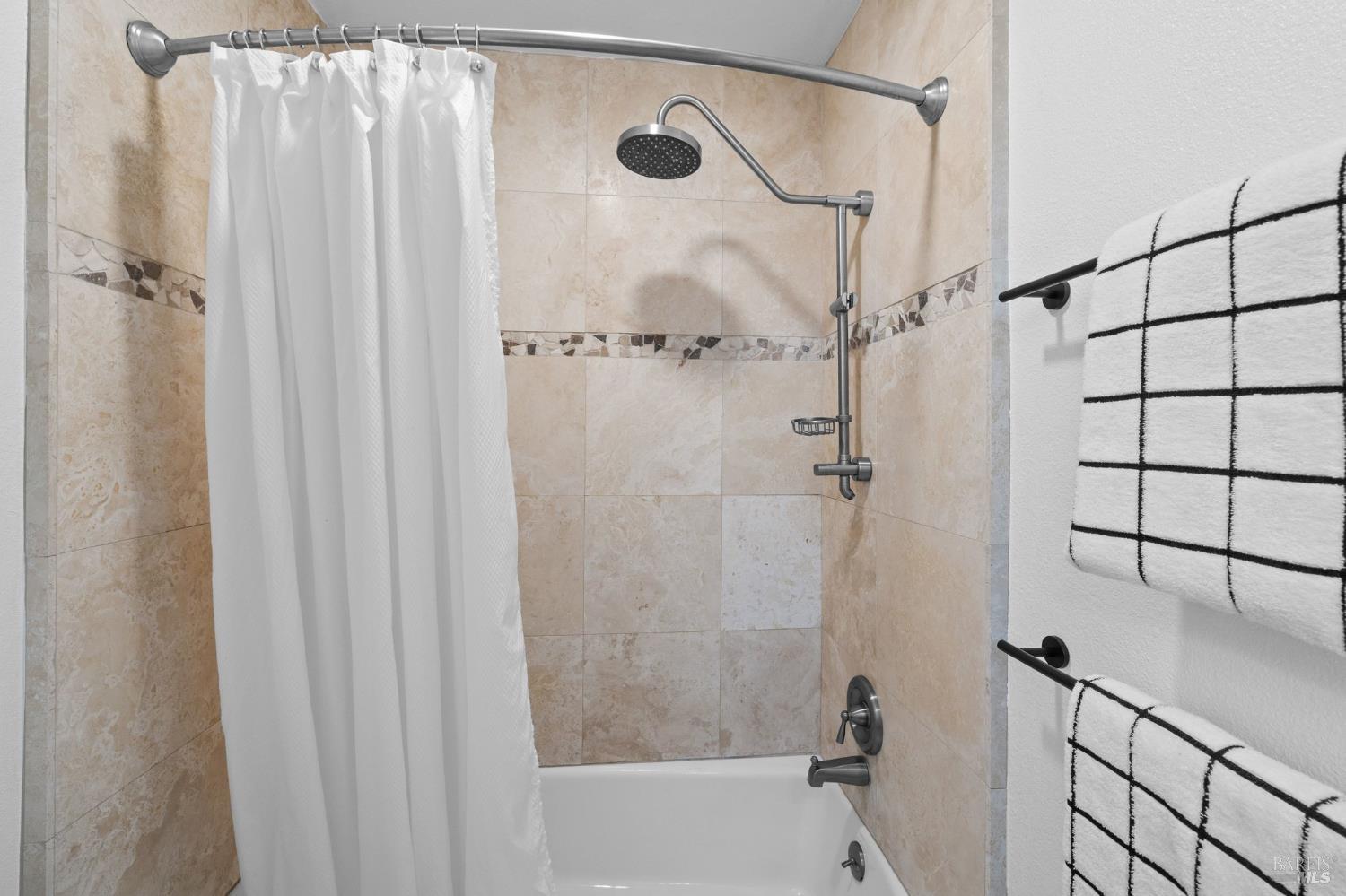 Detail Gallery Image 36 of 54 For 12 Rain Tree Ct, Petaluma,  CA 94952 - 3 Beds | 1/1 Baths