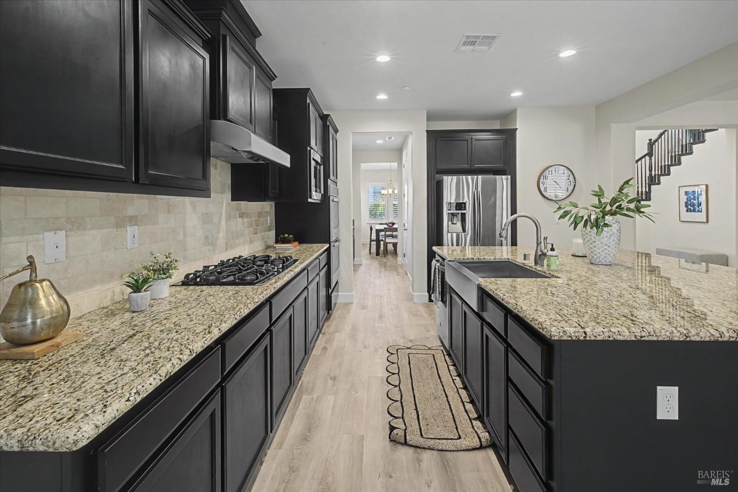 Detail Gallery Image 23 of 73 For 685 Elderberry Loop, Vacaville,  CA 95688 - 5 Beds | 4/1 Baths