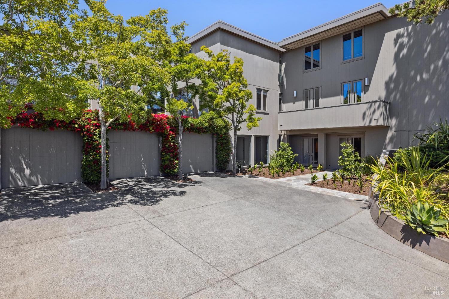 Detail Gallery Image 80 of 99 For 83 Mount Tiburon Rd, Tiburon,  CA 94920 - 6 Beds | 5/1 Baths