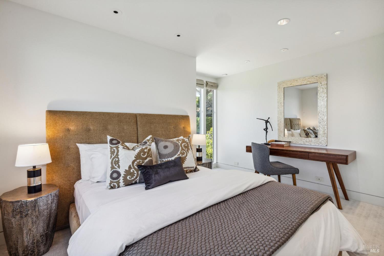 Detail Gallery Image 49 of 99 For 83 Mount Tiburon Rd, Tiburon,  CA 94920 - 6 Beds | 5/1 Baths