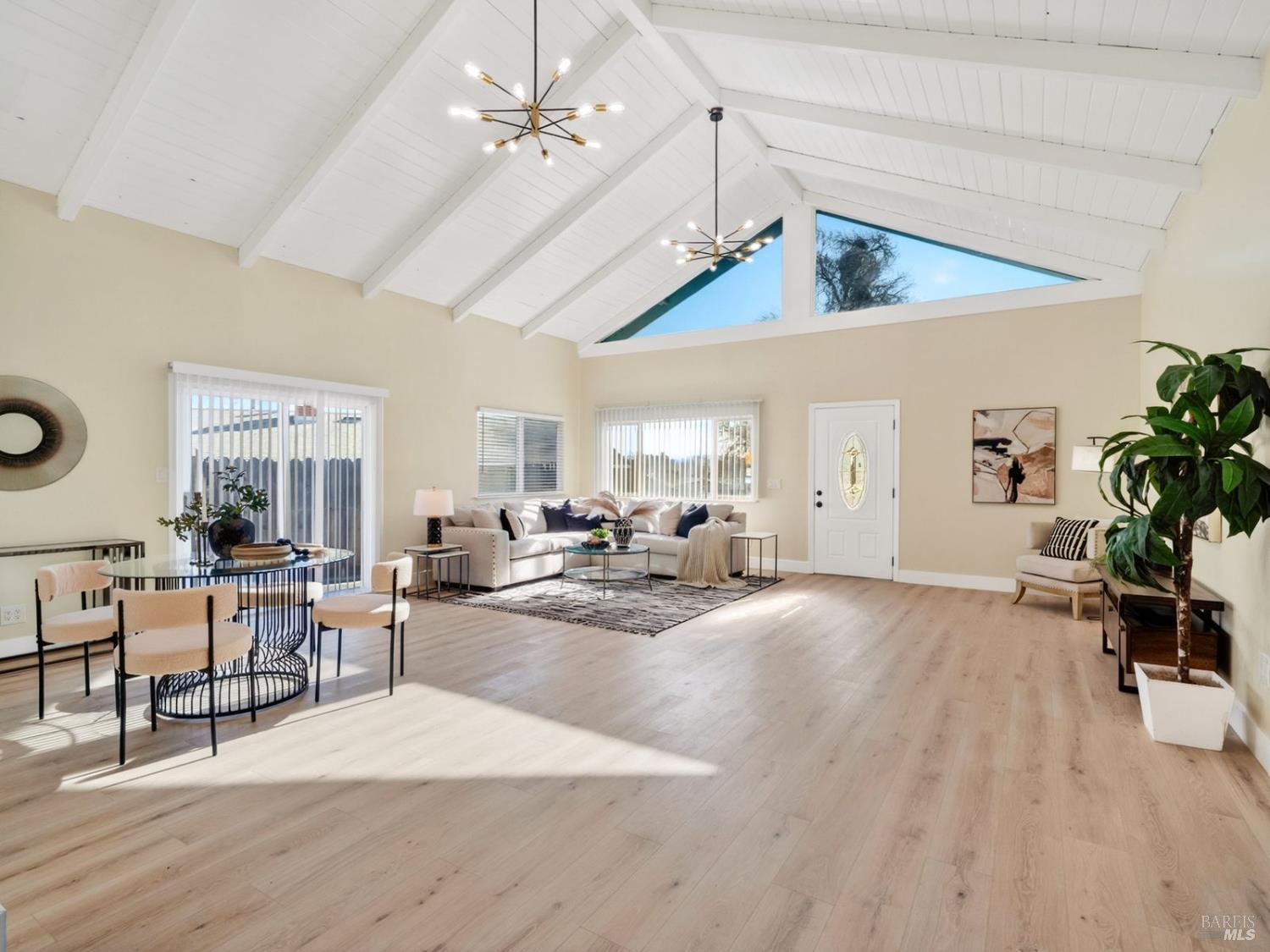 Detail Gallery Image 3 of 44 For 1014 Henry Ct, Vallejo,  CA 94591 - 3 Beds | 2 Baths