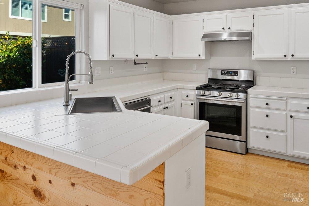 Detail Gallery Image 17 of 77 For 1210 Maple Dr, Rohnert Park,  CA 94928 - 3 Beds | 2/1 Baths