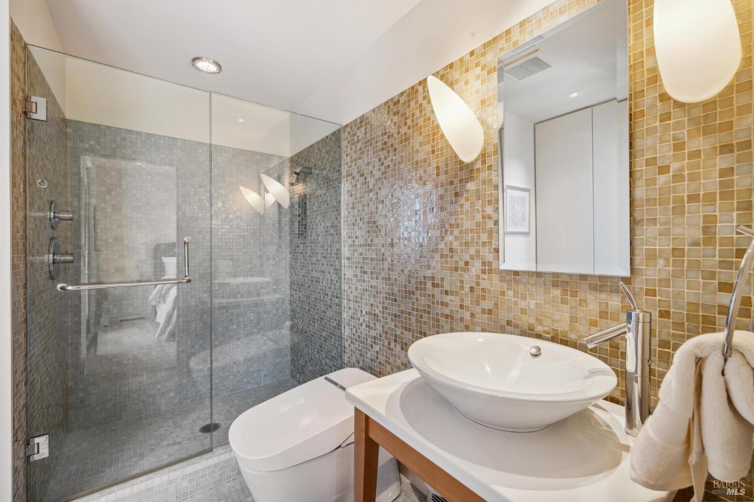 Detail Gallery Image 68 of 99 For 83 Mount Tiburon Rd, Tiburon,  CA 94920 - 6 Beds | 5/1 Baths