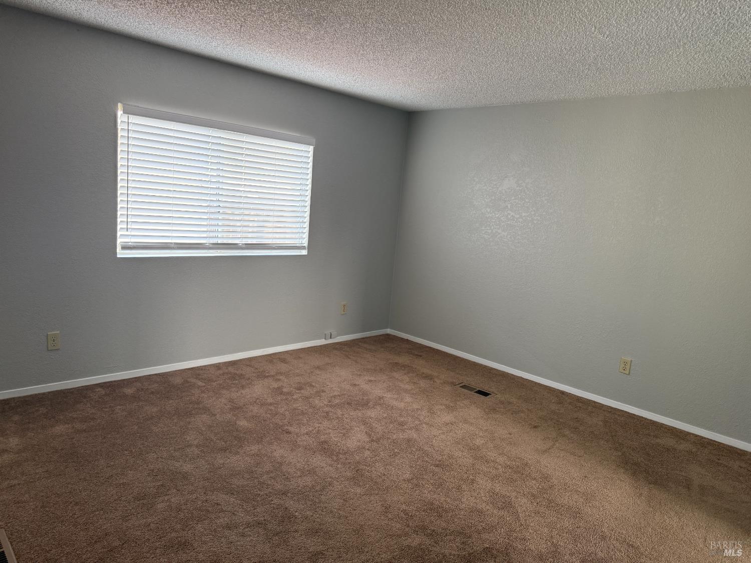 Detail Gallery Image 9 of 11 For 5300 Rexford Way, Santa Rosa,  CA 95403 - 3 Beds | 2 Baths