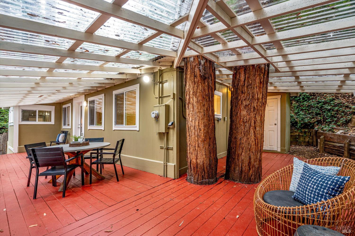 Detail Gallery Image 2 of 37 For 15300 Canyon 3 Rd, Rio Nido,  CA 95471 - 2 Beds | 1 Baths