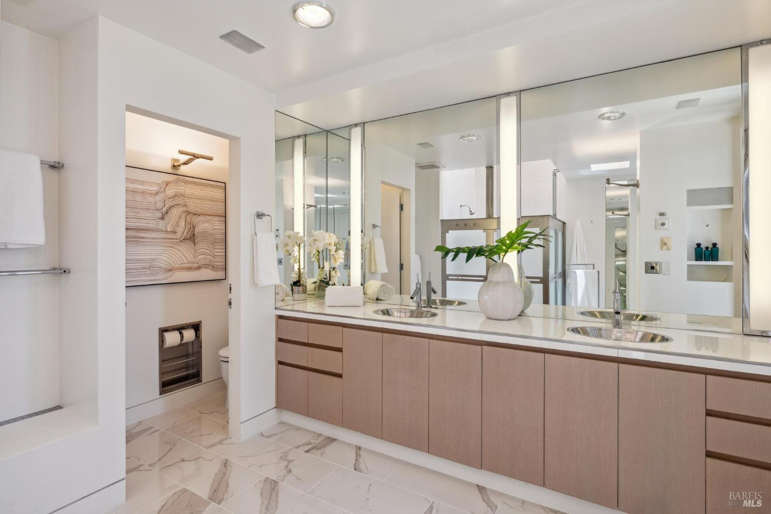 Detail Gallery Image 42 of 99 For 83 Mount Tiburon Rd, Tiburon,  CA 94920 - 6 Beds | 5/1 Baths