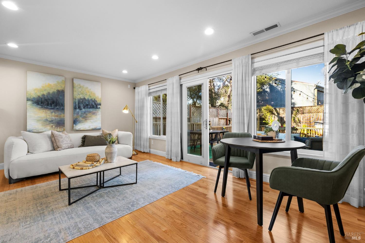 Detail Gallery Image 8 of 54 For 12 Rain Tree Ct, Petaluma,  CA 94952 - 3 Beds | 1/1 Baths