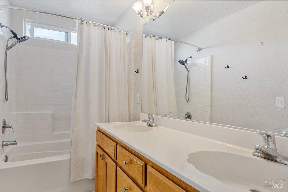 Detail Gallery Image 30 of 77 For 1210 Maple Dr, Rohnert Park,  CA 94928 - 3 Beds | 2/1 Baths