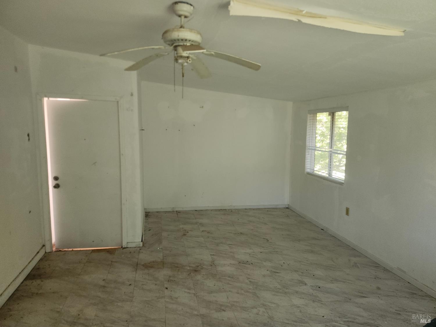 Detail Gallery Image 10 of 14 For 4300 Spyrock Rd, Laytonville,  CA 95585 - 2 Beds | 1 Baths