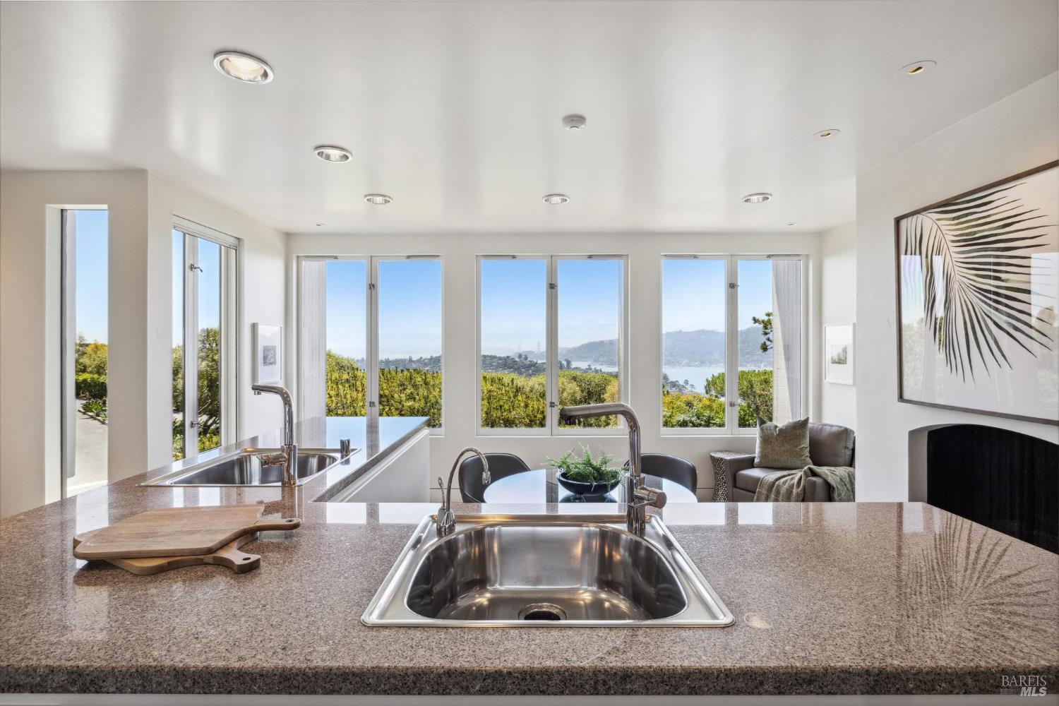 Detail Gallery Image 30 of 99 For 83 Mount Tiburon Rd, Tiburon,  CA 94920 - 6 Beds | 5/1 Baths