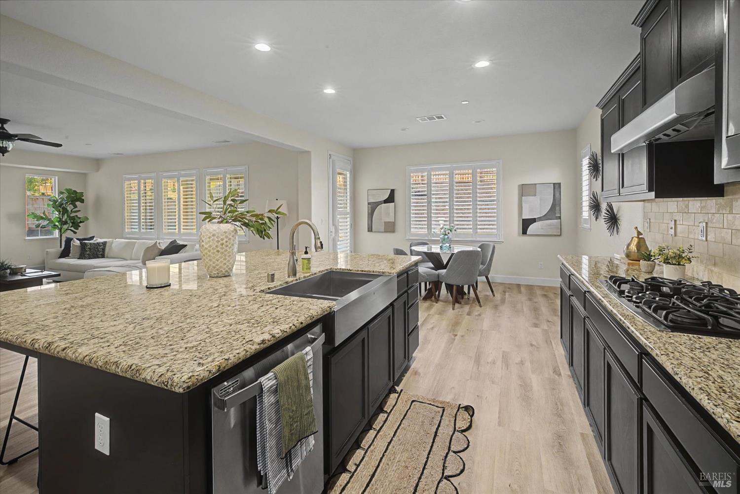 Detail Gallery Image 25 of 73 For 685 Elderberry Loop, Vacaville,  CA 95688 - 5 Beds | 4/1 Baths