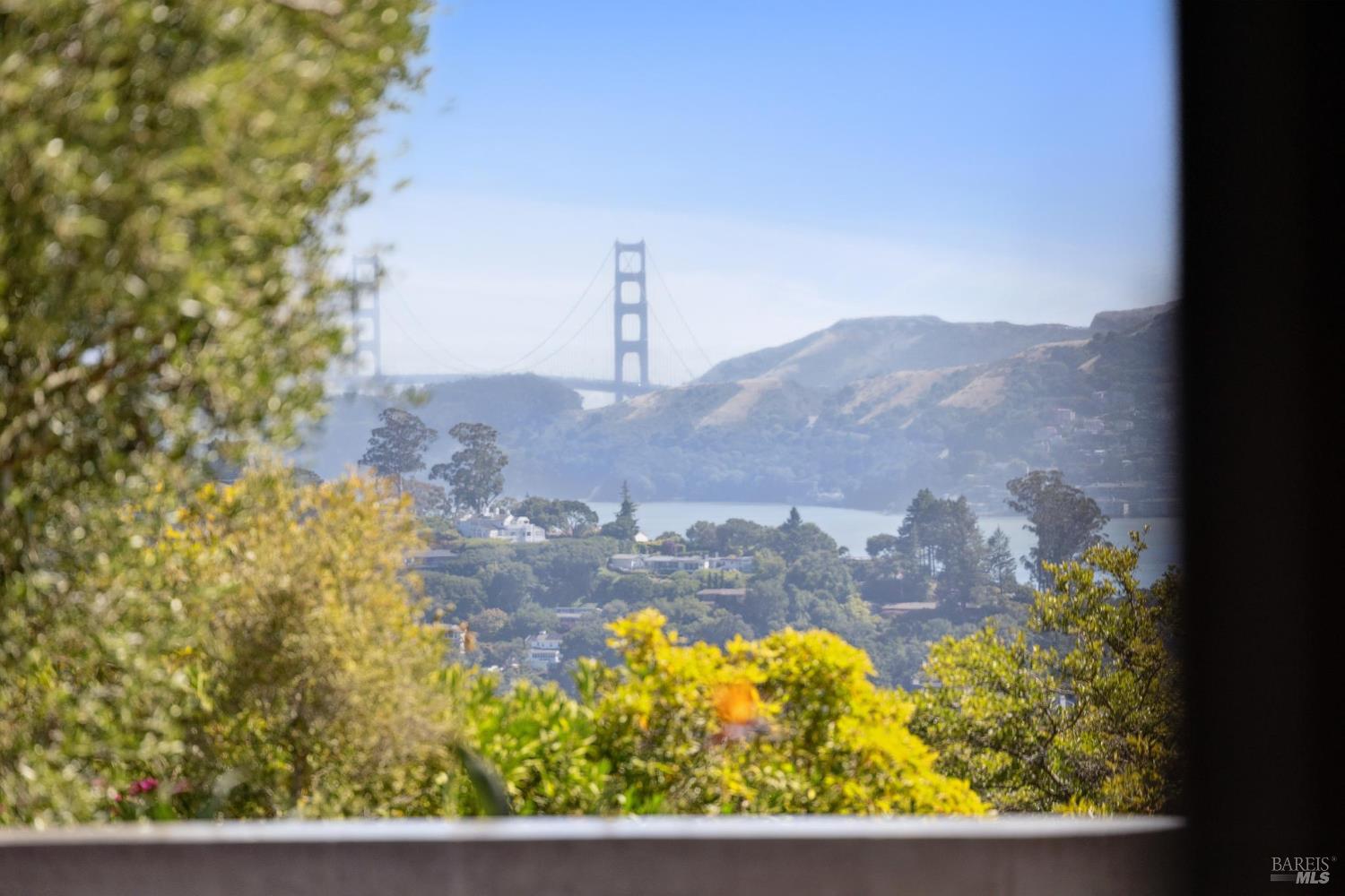 Detail Gallery Image 19 of 99 For 83 Mount Tiburon Rd, Tiburon,  CA 94920 - 6 Beds | 5/1 Baths